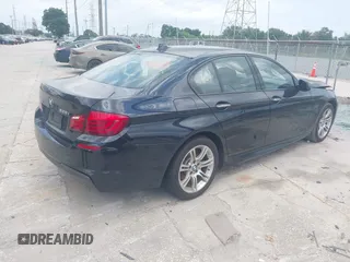 2013 BMW 5 Series 528i xDrive z VIN WBAXH5C57DD111765, wystawiony jako IAAI lot #42293035 z przebiegiem 118 786 mil mil oraz . Historia ofert i sprzedaży dostępna na DreamBid. Obrazek 4.