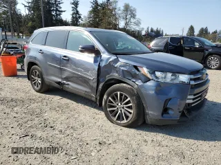 2019 Toyota Highlander SE z VIN 5TDJZRFH1KS959998, wystawiony jako Copart lot #54558795 z przebiegiem 50 566 mil mil oraz Szkoda całkowita • Salvage title. Historia ofert i sprzedaży dostępna na DreamBid. Obrazek 4.