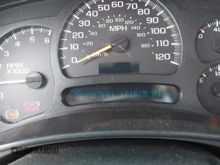 2005 Chevrolet Silverado 1500 LS with VIN 2GCEC19T151306636, listed as a IAAI auction lot 42068068 with 171,825 mi miles and . Bid and sale history available at DreamBid. Image 7.