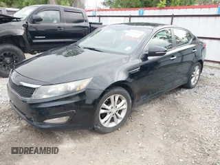 2013 Kia Optima LX z VIN 5XXGM4A74DG214208, wystawiony jako IAAI lot #42081326 z przebiegiem 142 877 mil mil oraz . Historia ofert i sprzedaży dostępna na DreamBid. Obrazek 2.