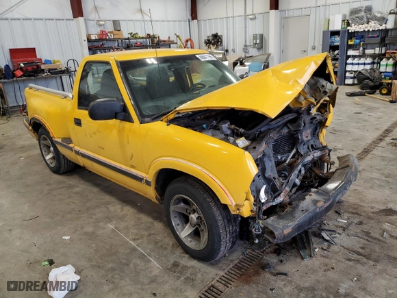 2003 GMC Sonoma SLS with VIN 1GTCS14X838129176, listed as a Copart auction lot 88941195 with 0 mi miles and Non Repairable. Bid and sale history available at carsss.com. Image 4.