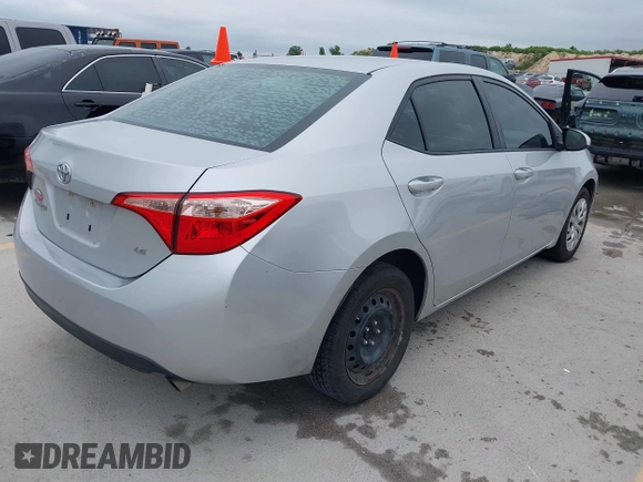 2018 Toyota Corolla L z VIN 5YFBURHE7JP822870, wystawiony jako IAAI lot #42318344 z przebiegiem 118 519 mil mil oraz . Historia ofert i sprzedaży dostępna na DreamBid. Obrazek 4.