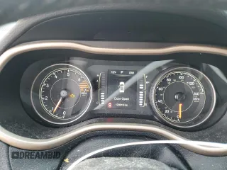 2016 Jeep Cherokee Latitude z VIN 1C4PJLCB9GW303148, wystawiony jako Copart lot #59392805 z przebiegiem 123 015 mil mil oraz Szkoda całkowita • Salvage title. Historia ofert i sprzedaży dostępna na DreamBid. Obrazek 9.