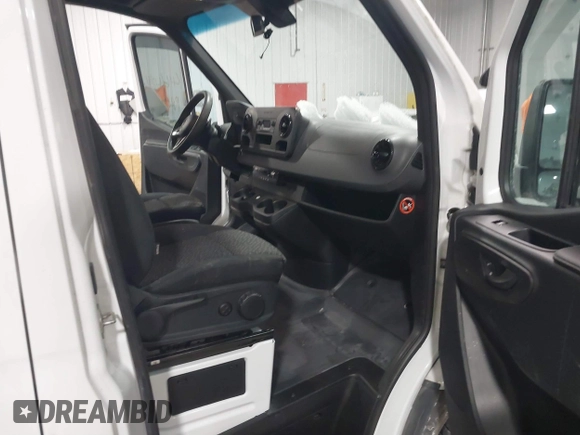 2021 Mercedes-Benz Sprinter Cargo with VIN W1Y4ECHY9MT060129, listed as a IAAI auction lot 41616041 with 215,726 mi miles. Bid and sale history available at carsss.com. Image 5.
