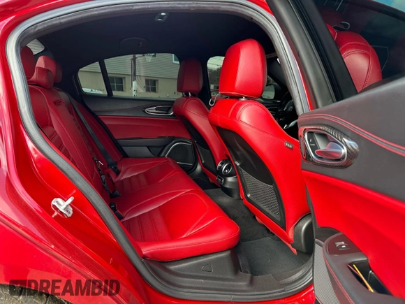 2020 Alfa Romeo Giulia Ti Sport z VIN ZARFAMBN7L7626380, wystawiony jako Copart lot #47583435 z przebiegiem 63 898 mil mil oraz Czysty tytuł • Clean title. Historia ofert i sprzedaży dostępna na DreamBid. Obrazek 8.