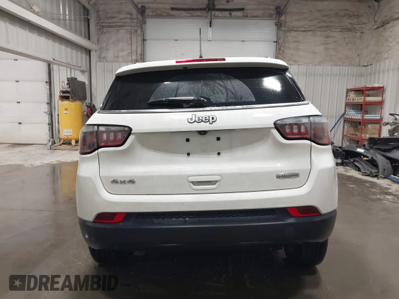 2023 Jeep Compass Latitude z VIN 3C4NJDBN5PT502051, wystawiony jako IAAI lot #41484427 z przebiegiem 17 916 mil mil oraz . Historia ofert i sprzedaży dostępna na DreamBid. Obrazek 17.