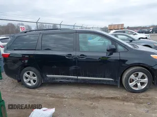 2018 Toyota Sienna LE Auto Access Seat with VIN 5TDKZ3DC8JS929730, listed as a IAAI auction lot 41898547 with 88,043 mi miles. Bid and sale history available at carsss.com. Image 13.