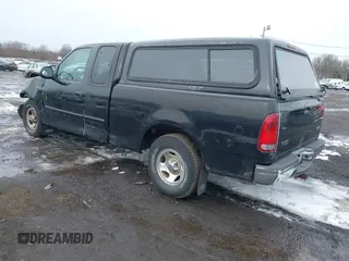 2001 Ford F-150 XL z VIN 1FTZX17201NB75918, wystawiony jako IAAI lot #41541039 z przebiegiem 225 005 mil mil oraz . Historia ofert i sprzedaży dostępna na DreamBid. Obrazek 3.