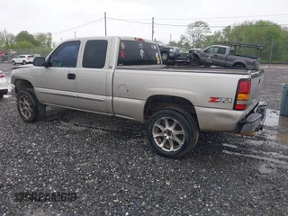 2004 GMC Sierra 1500 SLT with VIN 2GTEK19T841211511, listed as a IAAI auction lot 42099492 with 154,023 mi miles. Bid and sale history available at carsss.com. Image 3.