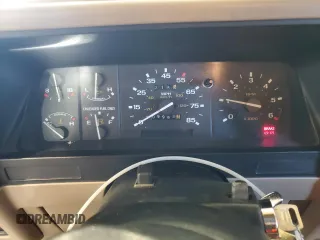 1990 Ford Bronco z VIN 1FMCU14T9LUA62663, wystawiony jako Copart lot #85040114 z przebiegiem 9 963 mil mil oraz Czysty tytuł • Clean title. Historia ofert i sprzedaży dostępna na DreamBid. Obrazek 9.