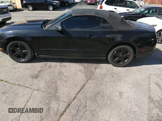 2012 Ford Mustang V6 z VIN 1ZVBP8EM2C5273329, wystawiony jako IAAI lot #42357858 z przebiegiem 168 728 mil mil oraz . Historia ofert i sprzedaży dostępna na DreamBid. Obrazek 14.