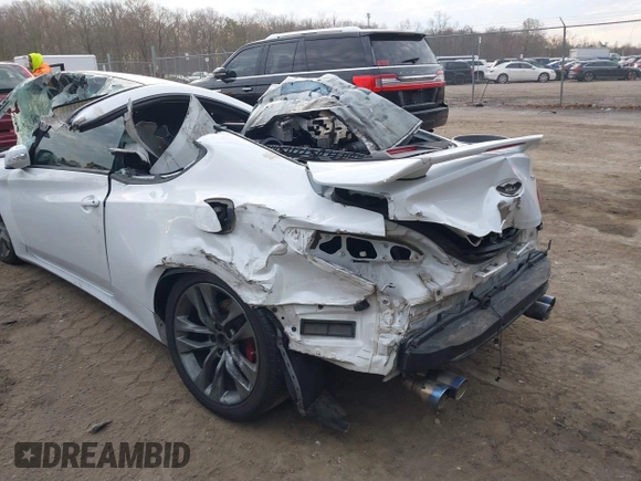 2014 Hyundai Genesis Coupe 3.8 Ultimate with VIN KMHHU6KJ3EU118037, listed as a IAAI auction lot 41898372 with 1 mi miles. Bid and sale history available at carsss.com. Image 6.