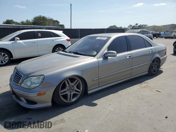 2006 Mercedes-Benz S 500 z VIN WDBNG75J76A474265, wystawiony jako Copart lot #53900555 z przebiegiem 131 481 mil mil oraz Szkody całkowita. Historia ofert i sprzedaży dostępna na DreamBid. Obrazek 1.