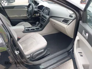 2015 Hyundai Sonata SE z VIN 5NPE24AF0FH058504, wystawiony jako IAAI lot #42354602 z przebiegiem 194 470 mil mil oraz . Historia ofert i sprzedaży dostępna na DreamBid. Obrazek 5.