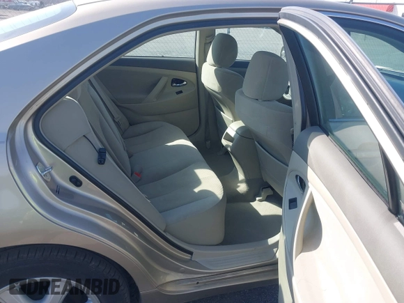 2008 Toyota Camry LE z VIN 4T1BE46K78U748805, wystawiony jako IAAI lot #41644868 z przebiegiem 32 704 mil mil oraz . Historia ofert i sprzedaży dostępna na DreamBid. Obrazek 8.
