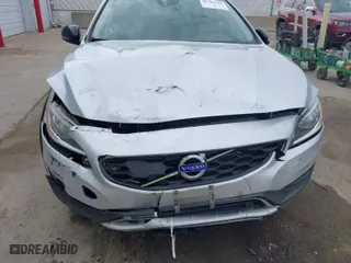 2016 Volvo V60 Cross Country T5 with VIN YV4612HK7G1003617, listed as a IAAI auction lot 41704784 with 85,636 mi miles. Bid and sale history available at carsss.com. Image 6.