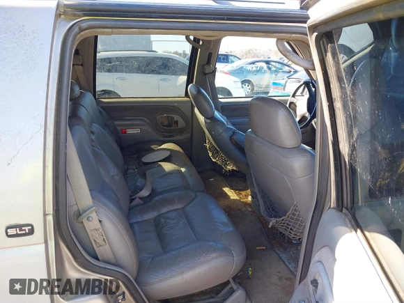 1998 GMC Yukon with VIN 1GKEK13R4WJ725608, listed as a IAAI auction lot 41596559 with 323,141 mi miles. Bid and sale history available at carsss.com. Image 8.