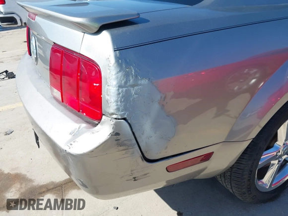 2009 Ford Mustang with VIN 1ZVHT80N595134732, listed as a IAAI auction lot 40931192 with 145,401 mi miles and . Bid and sale history available at carsss.com. Image 18.