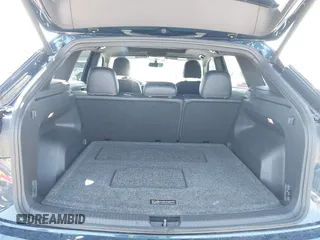 2021 Volkswagen Atlas SE z VIN 1V2KE2CA7MC220524, wystawiony jako IAAI lot #42017287 z przebiegiem 29 380 mil mil oraz . Historia ofert i sprzedaży dostępna na DreamBid. Obrazek 17.