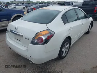 2011 Nissan Altima 2.5 S with VIN 1N4AL2AP3BN422729, listed as a IAAI auction lot 41920896 with 183,131 mi miles. Bid and sale history available at carsss.com. Image 4.