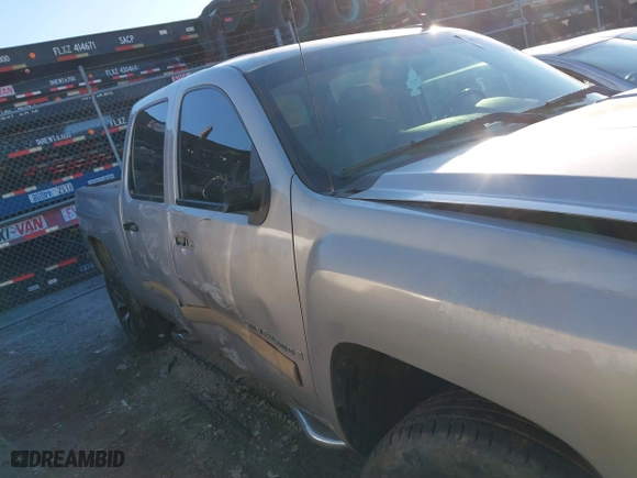 2007 Chevrolet Silverado 1500 LT w/1LT with VIN 2GCEC13C371610255, listed as a IAAI auction lot 41343352 with 191,077 mi miles. Bid and sale history available at carsss.com. Image 13.
