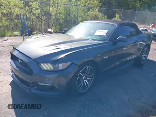 2017 Ford Mustang GT Premium z VIN 1FATP8FFXH5295034, wystawiony jako IAAI lot #41973926 z przebiegiem 153 870 mil mil oraz . Historia ofert i sprzedaży dostępna na DreamBid. Obrazek 20.