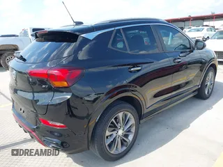 2020 Buick Encore GX Select z VIN KL4MMDS2XLB080034, wystawiony jako IAAI lot #42400884 z przebiegiem 67 632 mil mil oraz . Historia ofert i sprzedaży dostępna na DreamBid. Obrazek 4.