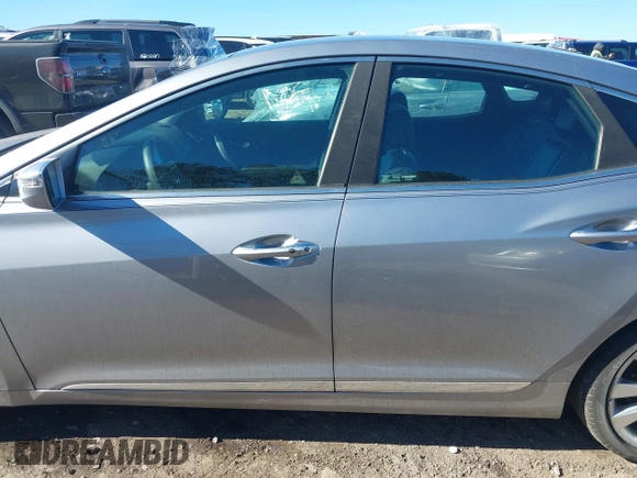 2016 Hyundai Azera Limited z VIN KMHFH4JGXGA568911, wystawiony jako IAAI lot #41428434 z przebiegiem 158 202 mil mil oraz . Historia ofert i sprzedaży dostępna na DreamBid. Obrazek 13.