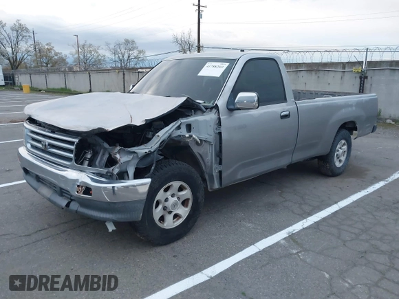 1993 Toyota T100 z VIN JT4VD10C0P0009821, wystawiony jako IAAI lot #41788269 z przebiegiem 144 505 mil mil oraz . Historia ofert i sprzedaży dostępna na DreamBid. Obrazek 2.