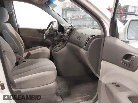 2008 Kia Sedona LX with VIN KNDMB233086197631, listed as a IAAI auction lot 42199325 with 134,130 mi miles and . Bid and sale history available at carsss.com. Image 5.