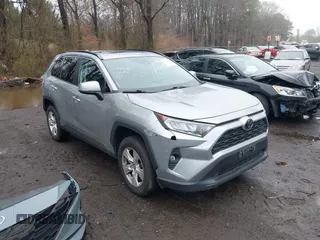 2019 Toyota RAV4 XLE z VIN 2T3P1RFV2KC002870, wystawiony jako IAAI lot #41941103 z przebiegiem 74 863 mil mil oraz . Historia ofert i sprzedaży dostępna na DreamBid. Obrazek 1.