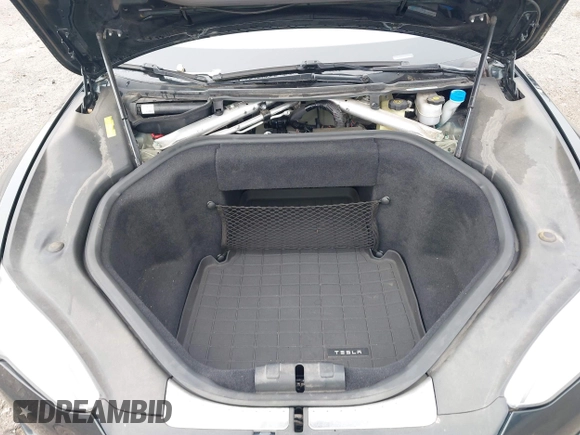 2013 Tesla Model S z VIN 5YJSA1DN2DFP07738, wystawiony jako IAAI lot #42433771 z przebiegiem 71 606 mil mil oraz . Historia ofert i sprzedaży dostępna na DreamBid. Obrazek 10.