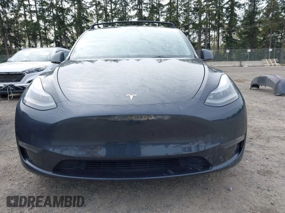 2024 Tesla Model Y Long Range with VIN 7SAYGAEE5RF981789, listed as a IAAI auction lot 41991292 with 21,103 mi miles. Bid and sale history available at carsss.com. Image 13.