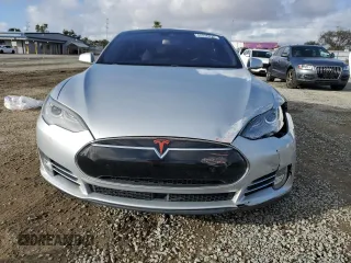 2015 Tesla Model S 85D with VIN 5YJSA1H25FF080956, listed as a Copart auction lot 45336675 with 118,377 mi miles and Salvage Title. Bid and sale history available at carsss.com. Image 5.