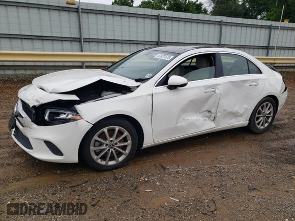 2021 Mercedes-Benz A 220 z VIN W1K3G4FB3MJ270404, wystawiony jako Copart lot #57637575 z przebiegiem 23 708 mil mil oraz Szkoda całkowita • Salvage title. Historia ofert i sprzedaży dostępna na DreamBid. Obrazek 1.