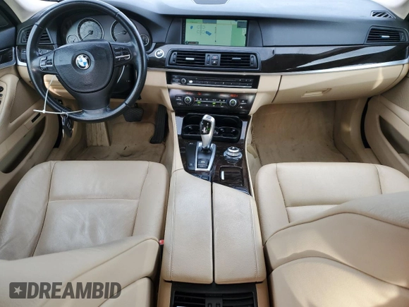 2011 BMW 5 Series 535i z VIN WBAFR7C51BC607779, wystawiony jako Copart lot #55216495 z przebiegiem 130 784 mil mil oraz Szkody całkowita. Historia ofert i sprzedaży dostępna na DreamBid. Obrazek 8.