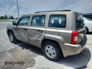 2008 Jeep Patriot Sport with VIN 1J8FT28078D722144, listed as a Copart auction lot 58493765 with 176,133 mi miles and Salvage title. Bid and sale history available at DreamBid. Image 2.