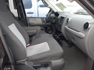 2006 Ford Expedition XLS with VIN 1FMPU13536LA25851, listed as a IAAI auction lot 42015410 with 1 mi miles. Bid and sale history available at carsss.com. Image 5.