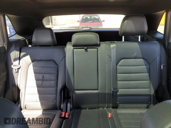 2024 Volkswagen Atlas SEL R-Line with VIN 1V2AE2CA5RC229421, listed as a Copart auction lot 53551375 with 7,517 mi miles and Salvage title. Bid and sale history available at DreamBid. Image 10.