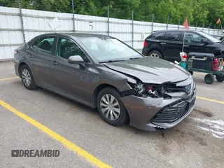 2019 Toyota Camry Hybrid LE z VIN 4T1B31HK4KU511360, wystawiony jako IAAI lot #42298260 z przebiegiem 133 019 mil mil oraz . Historia ofert i sprzedaży dostępna na DreamBid. Obrazek 1.