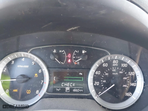 2015 Nissan Sentra S with VIN 3N1AB7AP2FY291377, listed as a IAAI auction lot 42097161 with 186,044 mi miles. Bid and sale history available at carsss.com. Image 7.