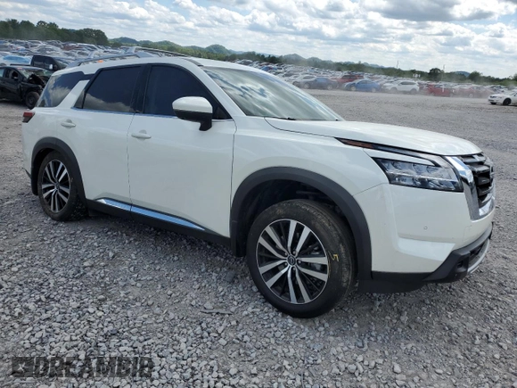 2024 Nissan Pathfinder Platinum z VIN 5N1DR3DG4RC235587, wystawiony jako Copart lot #55989855 z przebiegiem 22 214 mil mil oraz Szkoda całkowita • Salvage title. Historia ofert i sprzedaży dostępna na DreamBid. Obrazek 4.
