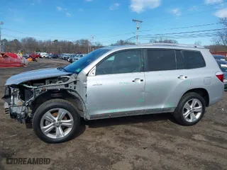 2008 Toyota Highlander Limited with VIN JTEES42A582037201, listed as a IAAI auction lot 41610521 with 222,888 mi miles. Bid and sale history available at carsss.com. Image 18.