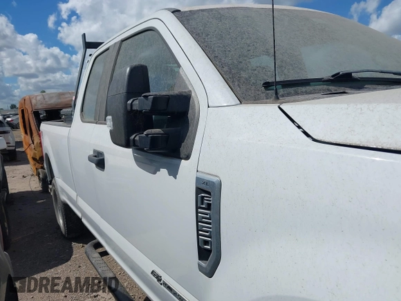 2018 Ford F-250 XL with VIN 1FT7X2BT2JEC25506, listed as a IAAI auction lot 42477834 with 118,703 mi miles and . Bid and sale history available at DreamBid. Image 13.