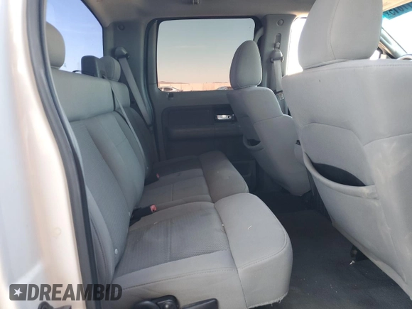 2006 Ford F-150 XLT z VIN 1FTRW14W86FA73861, wystawiony jako Copart lot #55177615 z przebiegiem 180 393 mil mil oraz Szkoda całkowita • Salvage title. Historia ofert i sprzedaży dostępna na DreamBid. Obrazek 10.