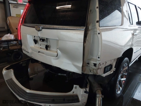 2015 Cadillac Escalade Premium with VIN 1GYS3NKJ8FR688489, listed as a IAAI auction lot 41914908 with 98,775 mi miles. Bid and sale history available at carsss.com. Image 6.