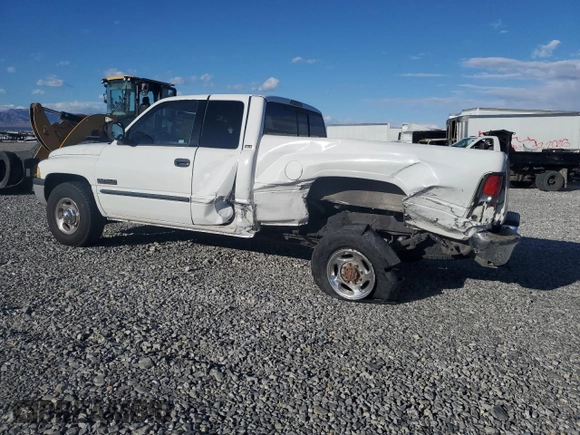 2002 Dodge Ram 2500 with VIN 3B7KC23682M254051, listed as a Copart auction lot 48197655 with 172,388 mi miles and Salvage Title. Bid and sale history available at carsss.com. Image 2.