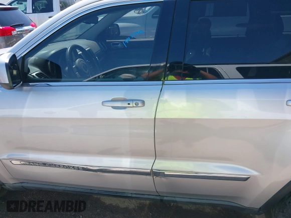 2012 Jeep Grand Cherokee Laredo with VIN 1C4RJEAG4CC167557, listed as a IAAI auction lot 42047720 with 195,631 mi miles. Bid and sale history available at carsss.com. Image 15.