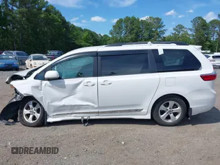 2020 Toyota Sienna LE Auto Access Seat with VIN 5TDKZ3DCXLS059272, listed as a IAAI auction lot 42279808 with 2 mi miles and . Bid and sale history available at DreamBid. Image 15.