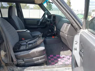 2000 Jeep Cherokee z VIN 1J4FF48S7YL153811, wystawiony jako IAAI lot #42098752 z przebiegiem 213 988 mil mil oraz . Historia ofert i sprzedaży dostępna na DreamBid. Obrazek 5.